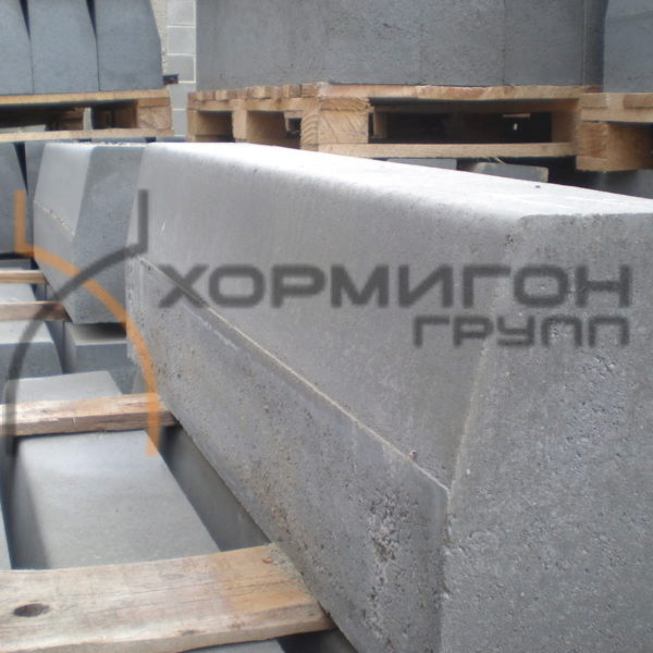 Бортовой камень БР 300.45.18 (дорожный)